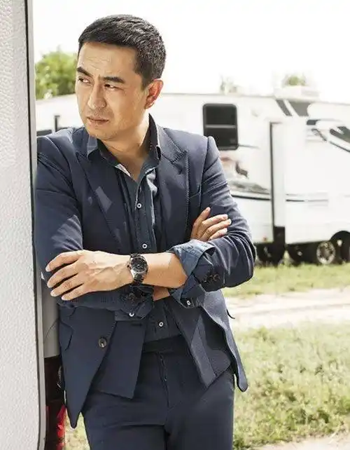 张嘉译的演技还是非常可赞的,在娱乐圈也没有多大的绯闻跟八卦.