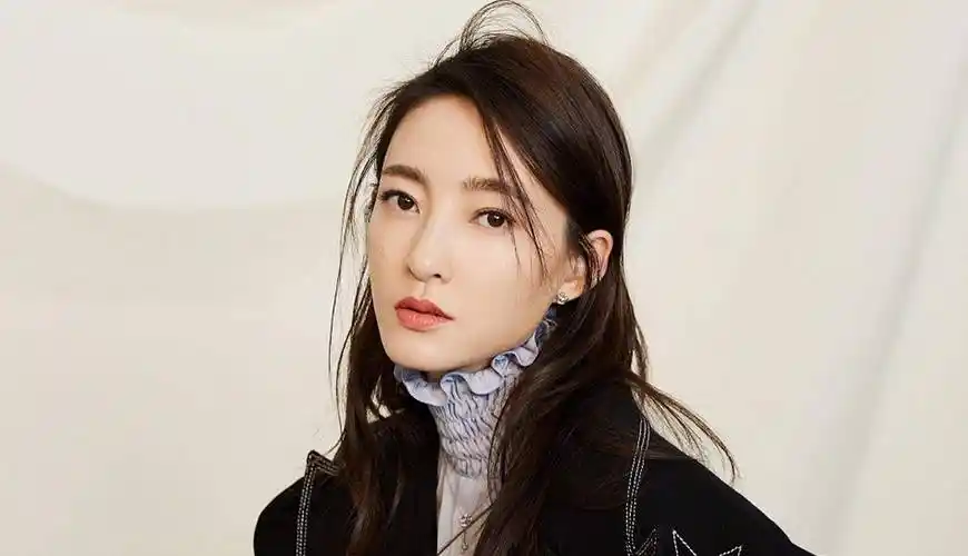 素颜女神王丽坤大秀热舞,姿势火辣露出白美蜂腰,36岁仍未婚_本人_视频