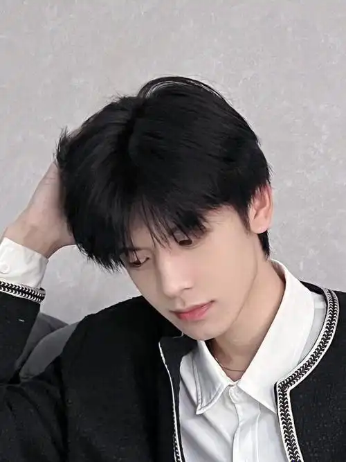 型男必备!韩式碎盖微分风格然后比较清爽,很适合学生也很适合懒人