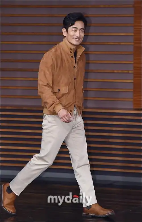 组图:车仁表出席mbc《穷民丈夫》发布会 51岁魅力依旧