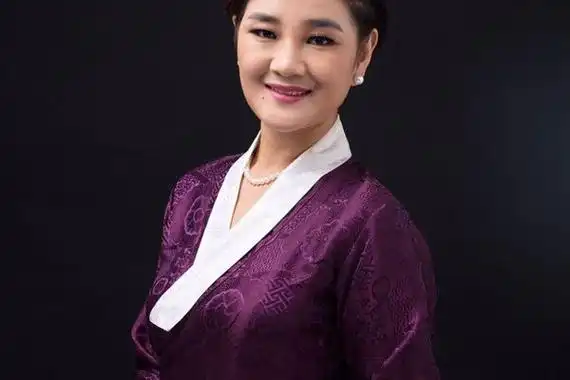 降央卓玛简历及个人资料简介最好听的30首歌曲包含哪些呢