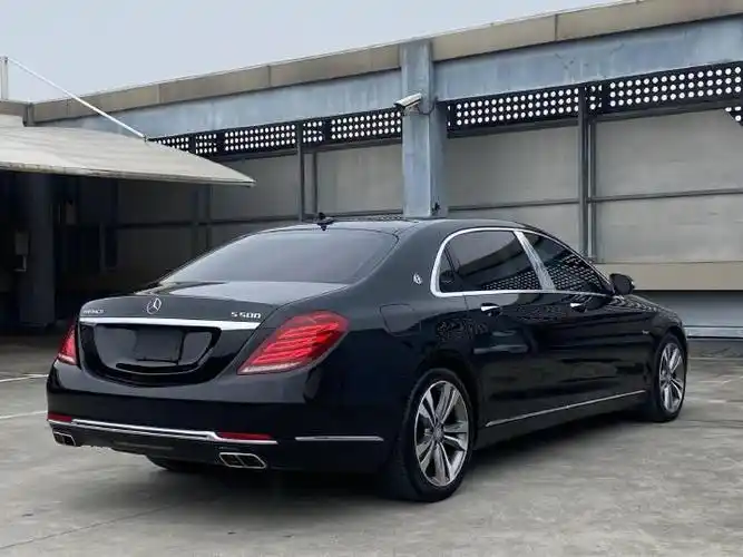 迈巴赫s400,款式虽然有些老了,大灯尾灯要是升级一下还是很漂亮的08