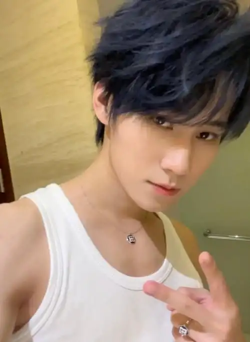 张真源新自拍##张真源又有新自拍了