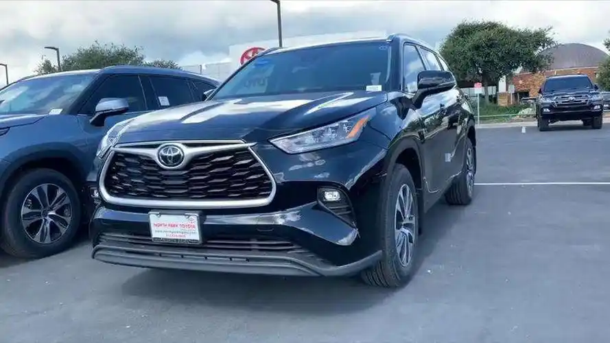 2020款丰田汉兰达实拍展示,看这颜值和三排空间,给个不买的理由