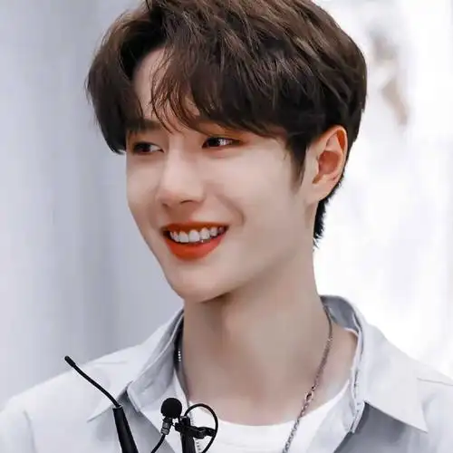 王一博# 咱们来康康一博的小奶膘