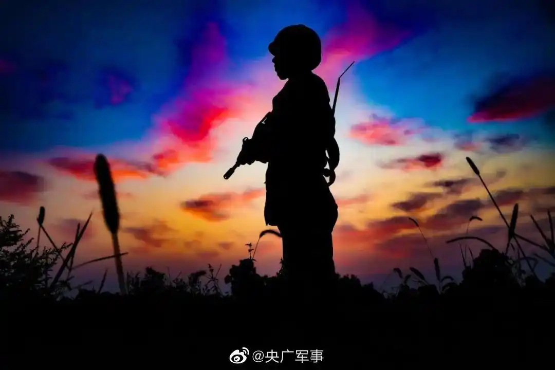 夕阳美如画这里有军人的浪漫与坚守