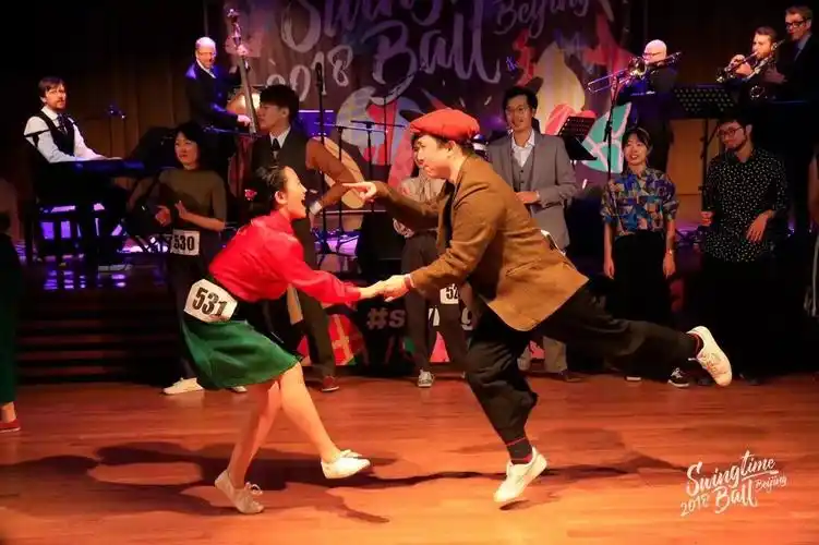 他们教人跳摇摆舞,只是想让人体会一种简单的快乐 | 了不起的小工作室