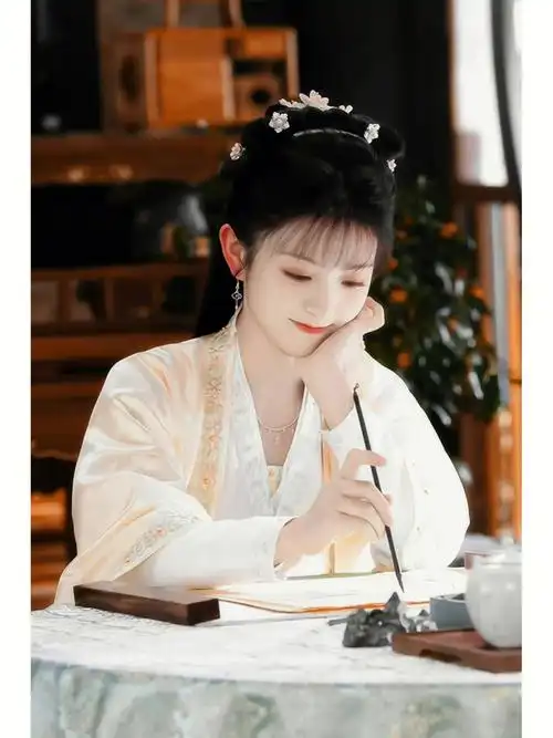 卿卿日常田曦薇小甜妹