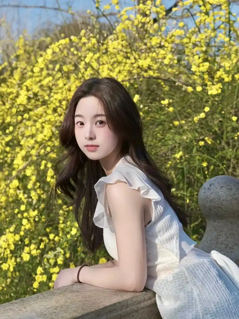 那个女孩 留着长长的头发 #分享照片 #公园拍照 - 抖音