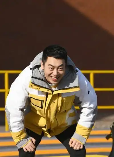 《奔跑吧》:朱亚文vs李晨,肌肉男vs大黑牛,谁更胜一筹