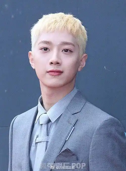 赖冠霖金发# 赖冠霖活动,新发型金发寸头. 来自八鹅吃瓜菌 - 微博