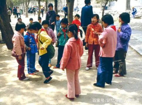 80年代老照片,很多人看哭了,随便一张就能勾起儿时的记忆