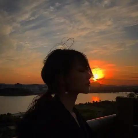 唯美意境女头像高清好看唯美有意境的女生头像图片