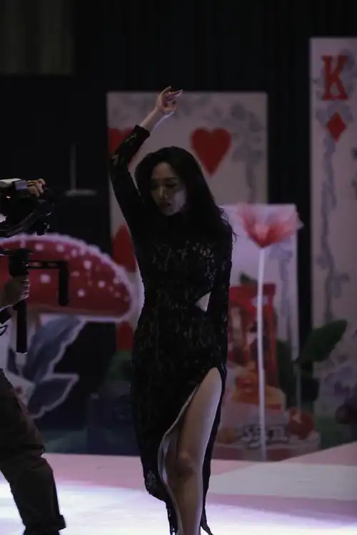 萌探探探案##王霏霏萌探跳舞全场尖叫