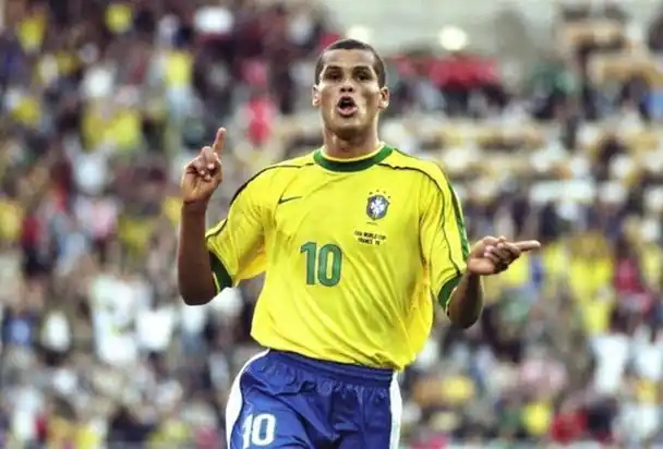 巴西足球历史上十大前锋现役就一人小罗居然进不了前三