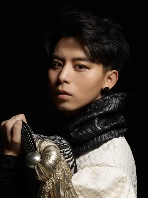 中国内地男歌手, a target="_blank" href="/item/布依族民歌/4642455