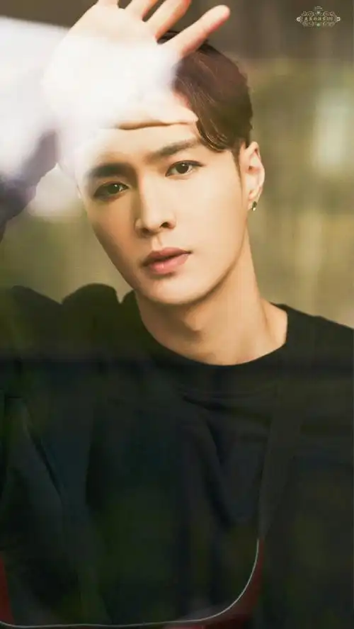 张艺兴超话秋日私语0000#张艺兴#@张艺兴【壁纸】 【自修】07二