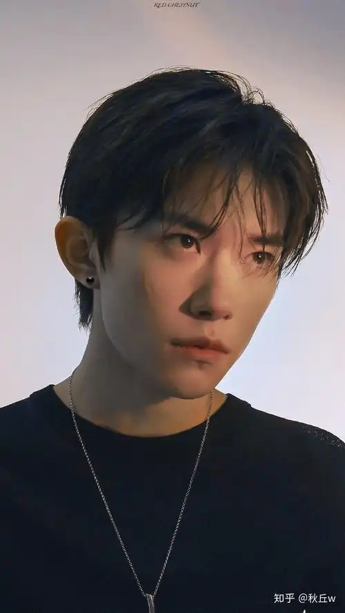 易烊千玺有哪些让人一眼惊艳的照片