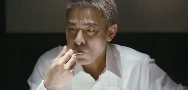 刘德华吃鱼子酱