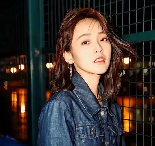 撮合妈妈和继父,背靠舅舅的资源,35岁的张佳宁依然可以活成少女_腾讯