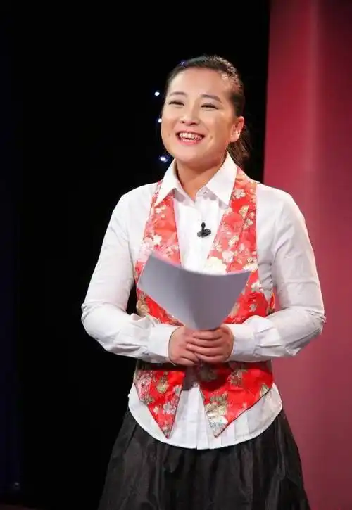 贾玲的奋斗史,是很励志的故事,母亲意外离世,是她心中永远的痛_姐姐