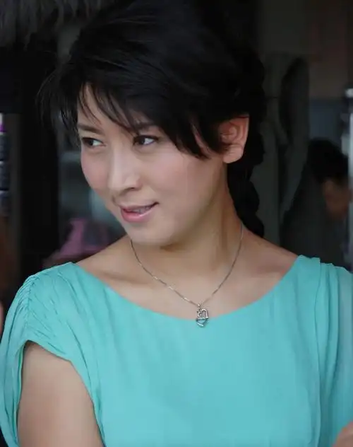 闫学晶:45岁又做妈,继女和儿子的话让她心安,余生和小女儿为伴