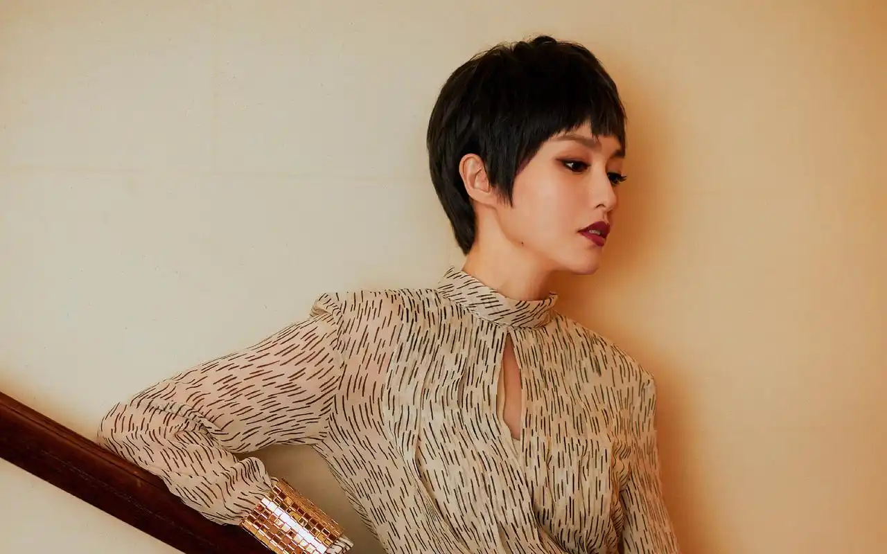 唐嫣短发复古性感高清桌面壁纸