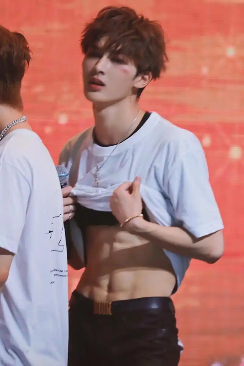 每日易安利爱豆的名品腹肌,哥哥们都是自律达人身材管