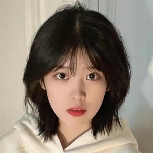 女款短发的清爽自然