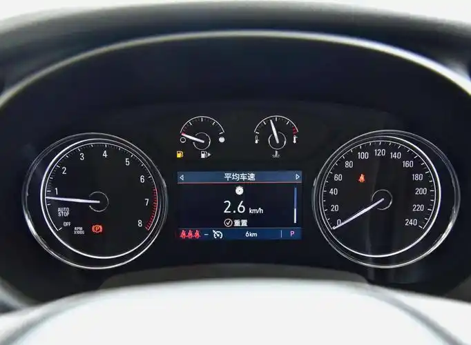 图为别克君越652t 尊贵型 仪表盘是能够一眼就判别高低配车型的配置