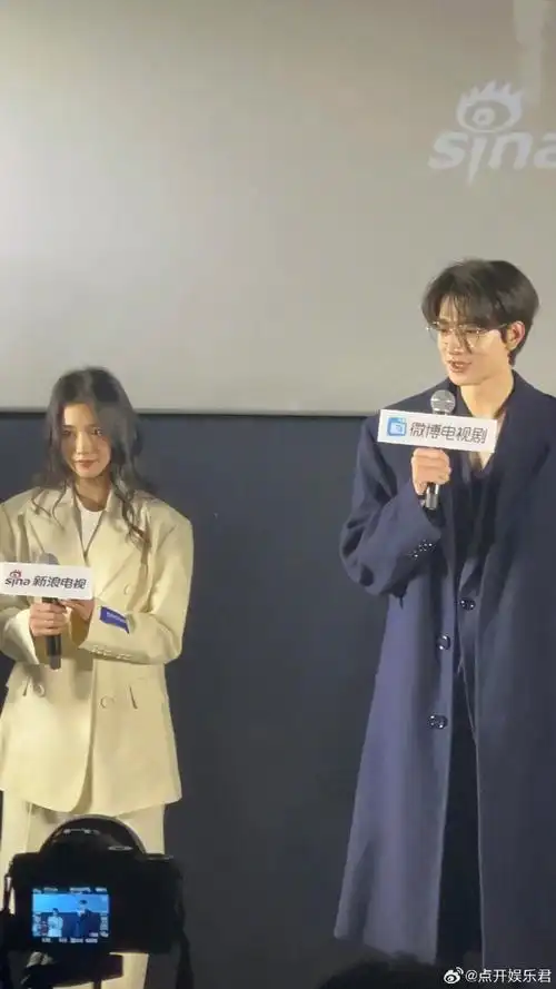 刘浩存林一的身高差太绝了来看看林一现场公主抱刘浩存做深蹲,还有