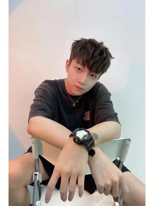 经典碎盖造型#福州男士发型设计  #男士烫发  #男士发型  #男士摩根烫