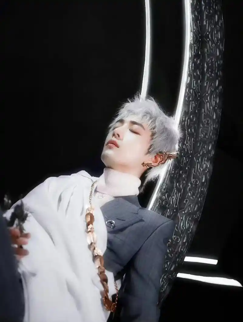 一张肖战早期合照