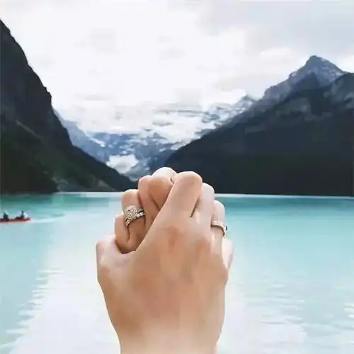 七夕想在朋友圈秀恩爱,有哪些优雅得体的方式?