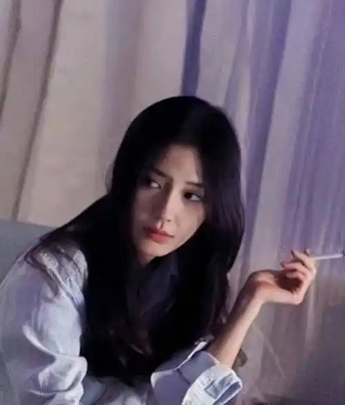 女明星抽烟到底该不该谴责?