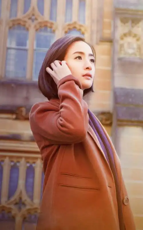 林依晨的短发造型像个可爱的小迷妹,喜欢短发时的她吗?