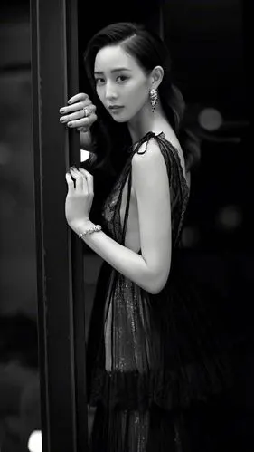 张钧甯这身晚礼服,显得质感不错