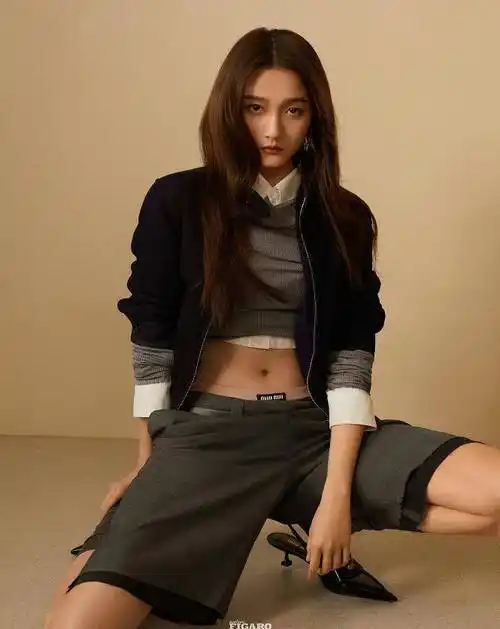 关晓彤代言国货,穿安踏运动服,走秀却能穿出感觉_时尚_时候_形象