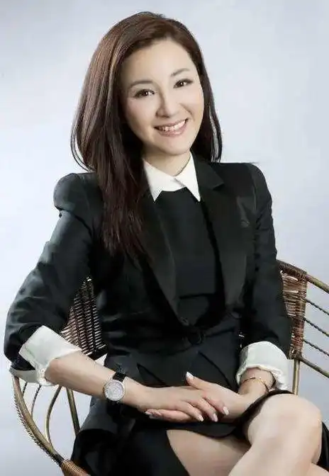 第一名的成绩考入上海音乐学院声乐系,师从旅俄女中音歌唱家谢乐教授