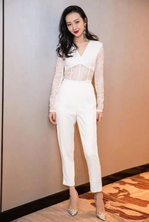 36岁王鸥终于高调了!一字肩还带露腰设计,身材真让人羡慕