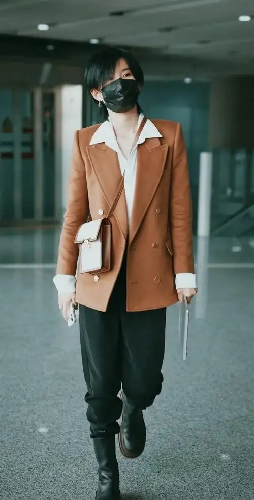 陆柯燃在爆裂舞台里杀疯了酷飒穿搭get起来