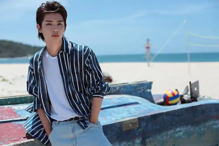 黄明昊相关图片