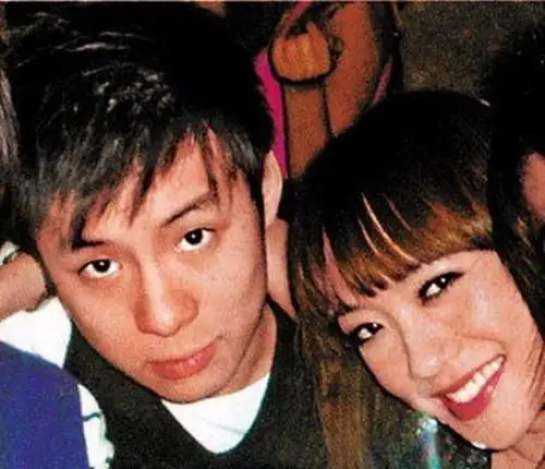 杨千霈逛书店狂看旅游书 疑来港偷会霍启人