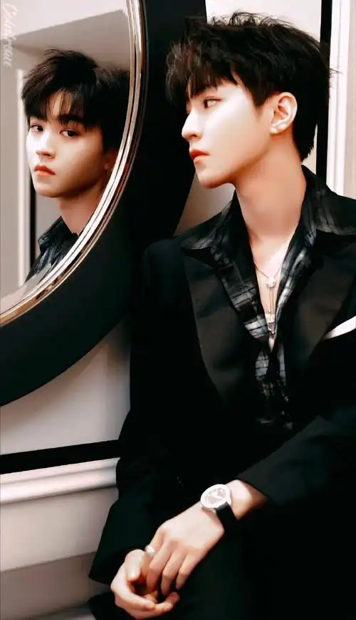 王俊凯花西子首位全球彩妆代言人##王俊凯