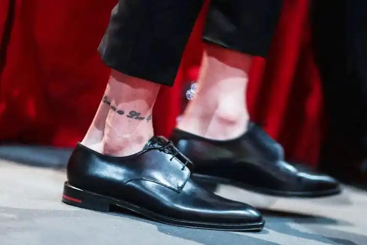 张若昀唐艺昕连上5天热搜的婚礼,究竟有多梦幻多甜蜜?