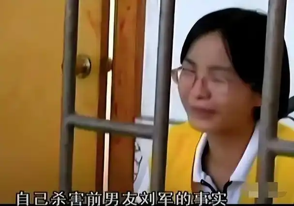 在证据面前胡芳无法抵赖,她崩溃到声嘶力竭:"我只想把他留下,他为什么