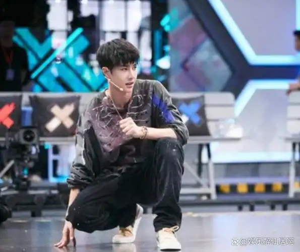 王一博梁朝伟评价王一博只字未提演技却字字珠玑