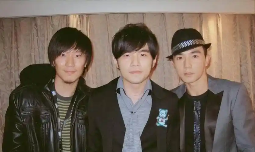 "兄弟本是同根生",但抱歉,周杰伦这次也救不了刘畊宏_直播_健身操