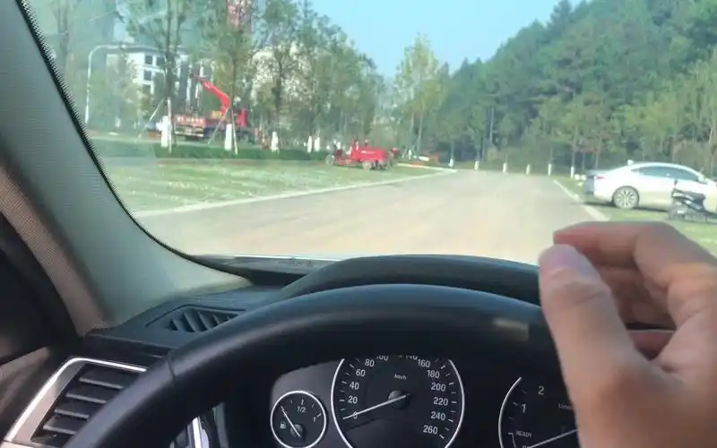 新手女司机开车紧张害怕,回到家如释重负,请看这个视频