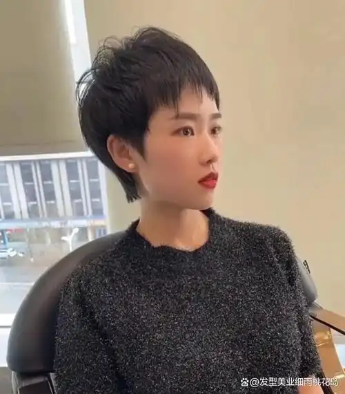 其实锯齿头是一款可以变得很时尚的发型,适合小鹅蛋脸小圆脸的女生